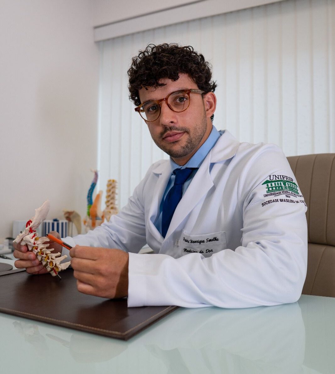 Dr. Pedro Smolka em consulta
